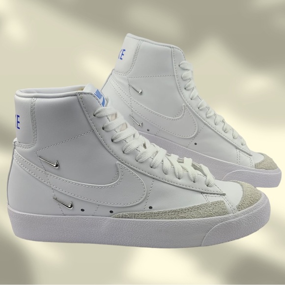 Women’s Nike Blazer Mid '77 SE Sneaker - Picture 2 of 6